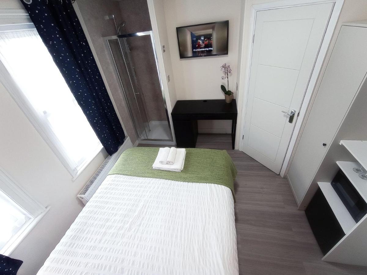 The Maple - Self Contained One Bed Flat *