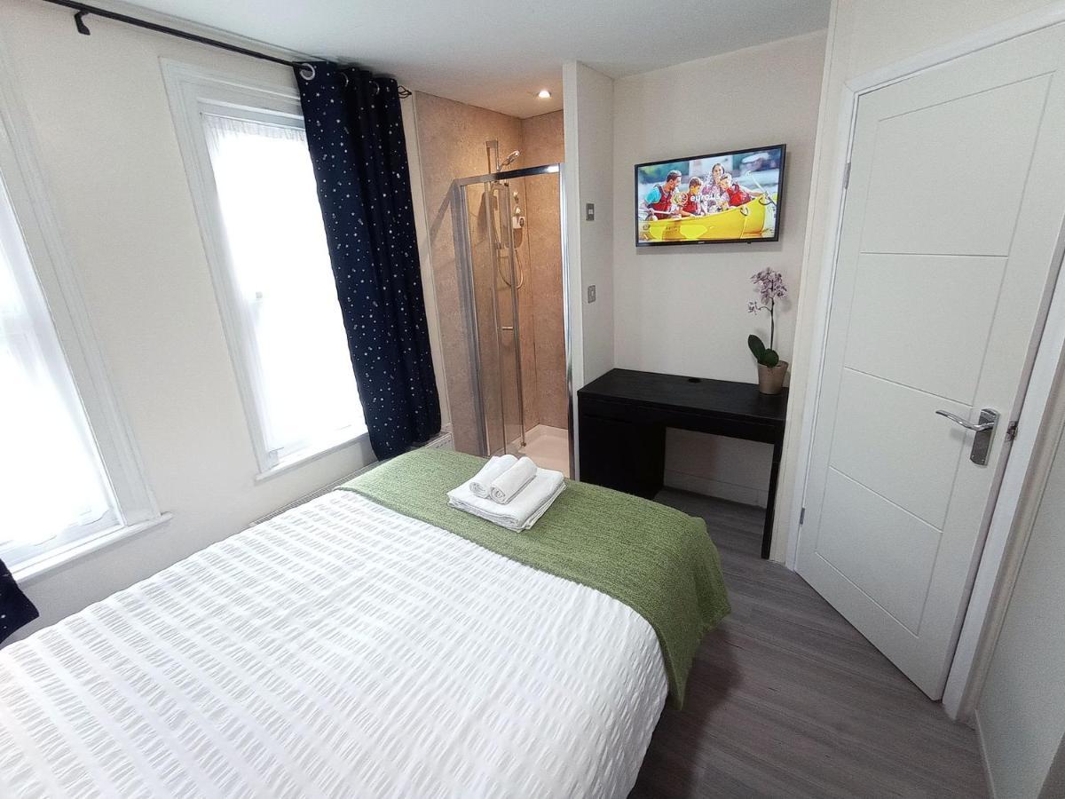 The Maple - Self Contained One Bed Flat Apartment *